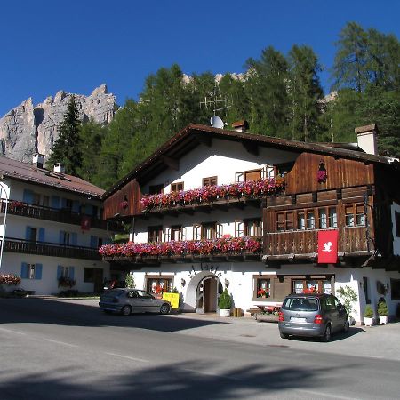 Hotel Al Larin Cortina d'Ampezzo Exterior photo