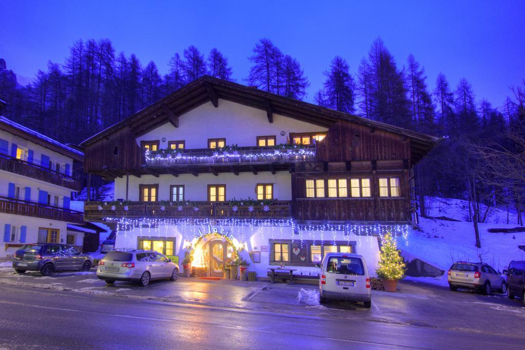 Hotel Al Larin Cortina d'Ampezzo Exterior photo