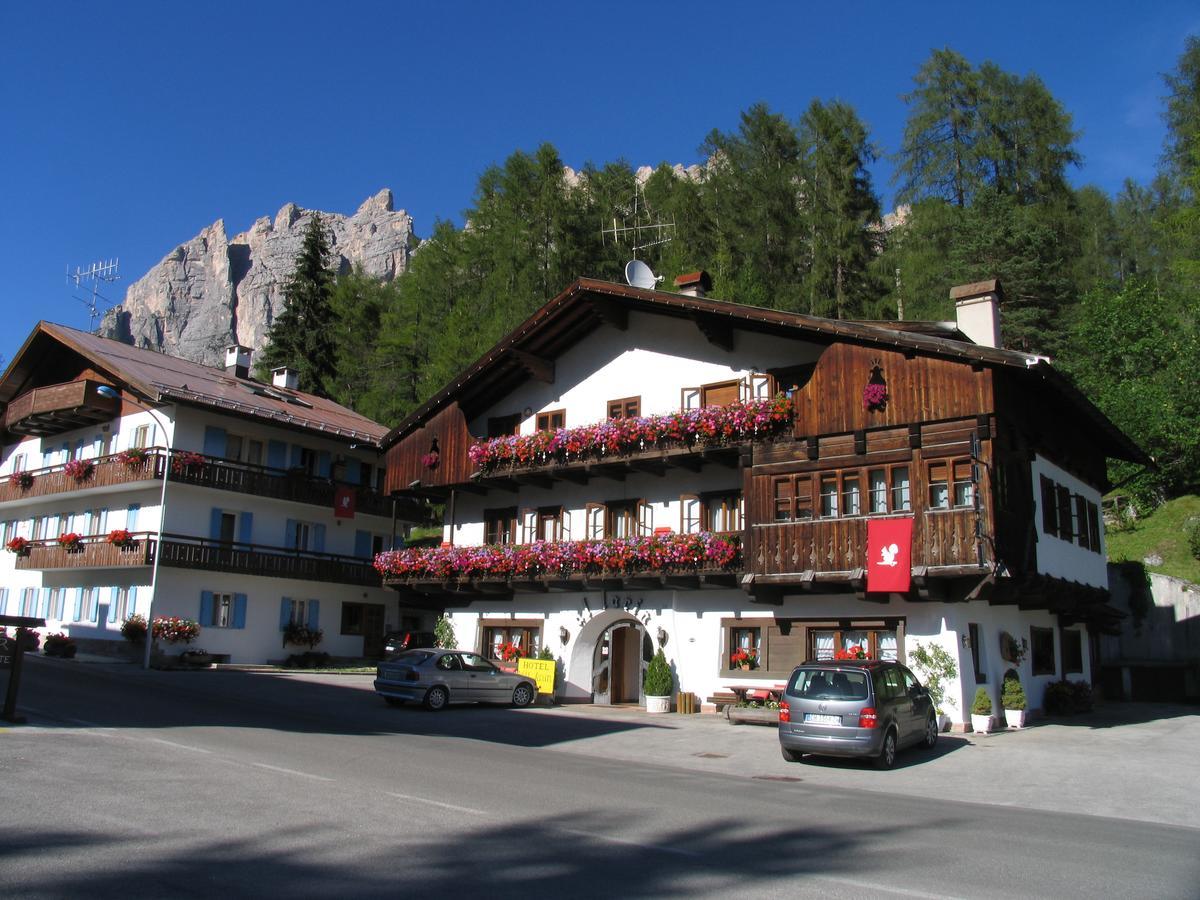 Hotel Al Larin Cortina d'Ampezzo Exterior photo